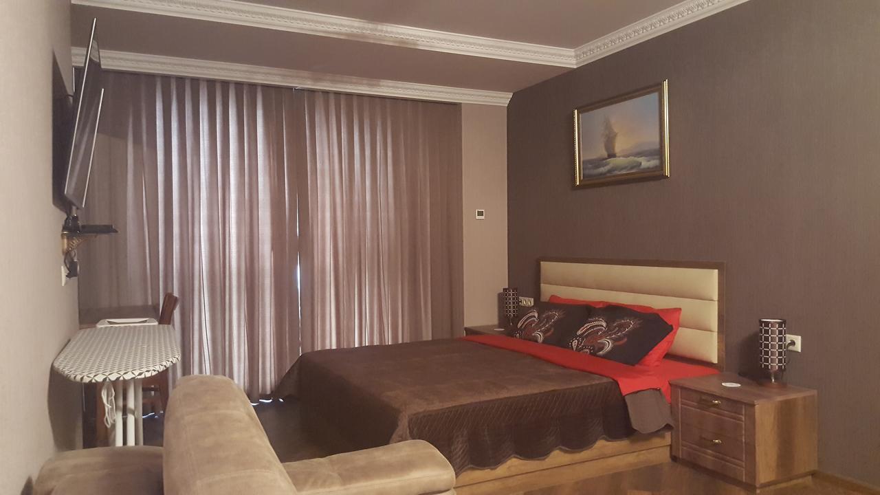 Mimino Apartment Deluxe First Line 巴统 外观 照片