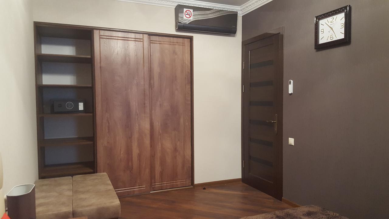 Mimino Apartment Deluxe First Line 巴统 外观 照片