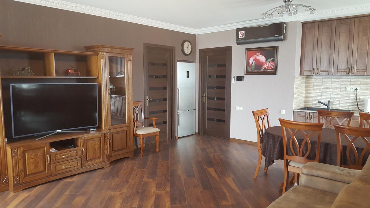Mimino Apartment Deluxe First Line 巴统 外观 照片